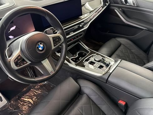 Used 2024 BMW X7 xDrive40i w/ M Sport Package AWD/4WD image 4