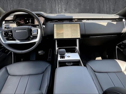 Used 2025 Land Rover Range Rover SE image 5