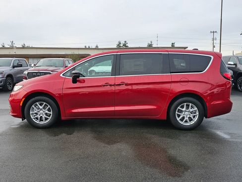 New 2026 Chrysler Pacifica Select image 5