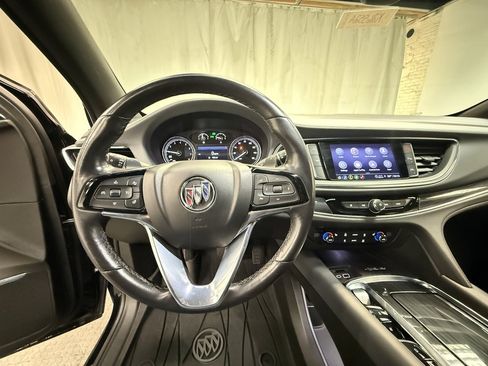 Used 2023 Buick Enclave Essence image 29