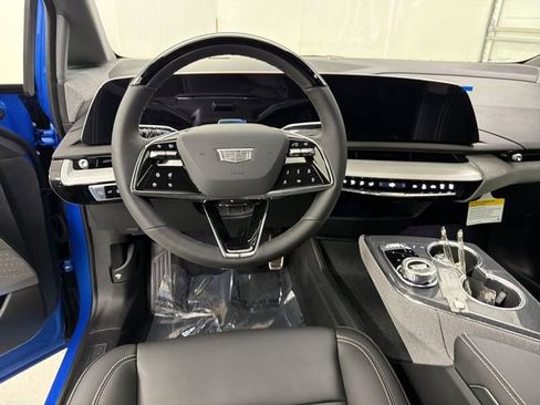 New 2026 Cadillac Optiq Luxury 1 image 22