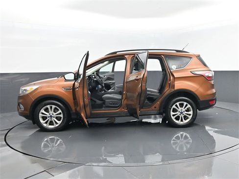 Used 2017 Ford Escape SE w/ Equipment Group 201A image 29