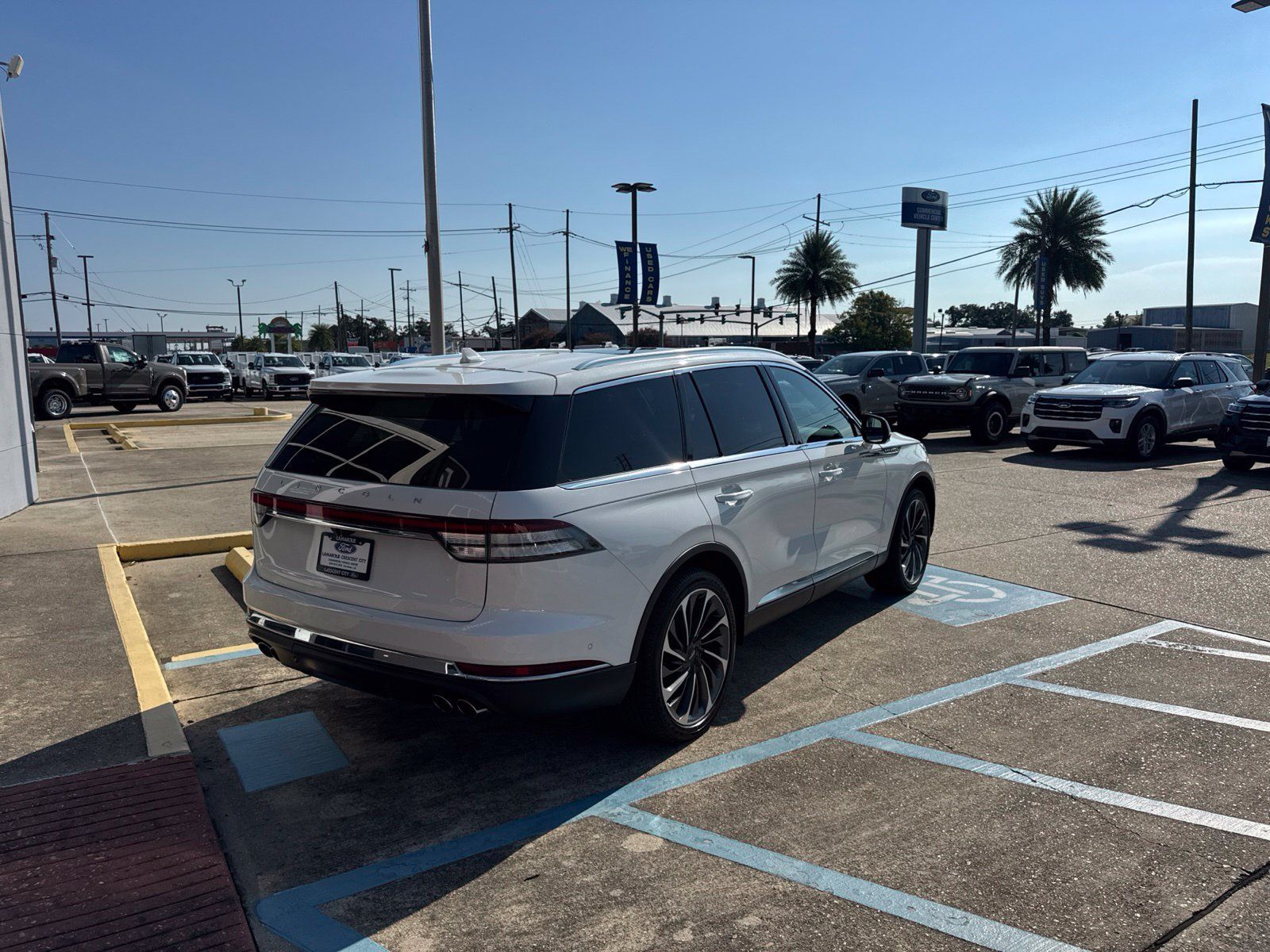 Used 2022 Lincoln Aviator Reserve w/ Equipment Group 201A AWD/4WD image 4
