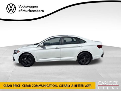 Certified 2023 Volkswagen Jetta SE w/ Panoramic Sunroof Package image 4