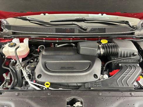 Used 2025 Chrysler Pacifica Select FWD image 11