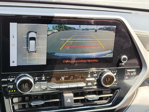 Certified 2025 Toyota Highlander Platinum AWD/4WD image 28