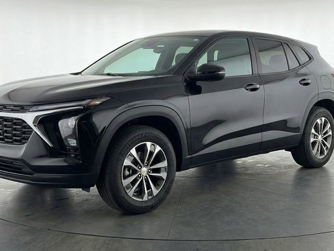 Used 2025 Chevrolet Equinox LT image 3