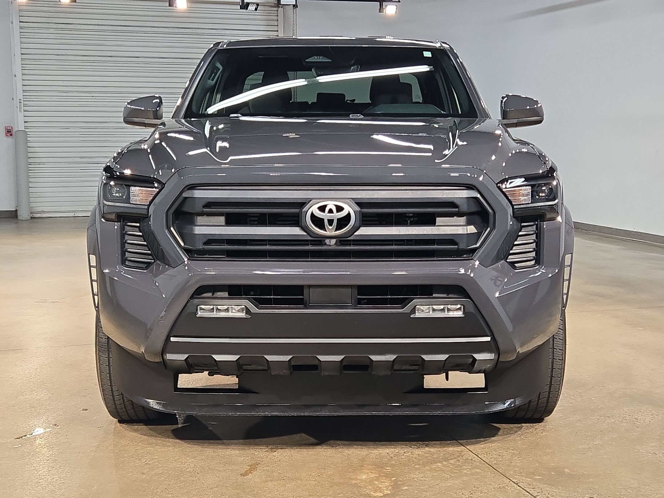 Certified 2025 Toyota Tacoma SR5 AWD/4WD image 2
