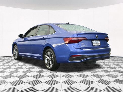 Used 2024 Volkswagen Jetta SE w/ Panoramic Sunroof Package image 12