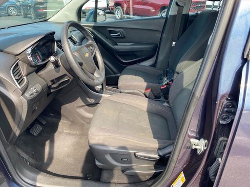 Used 2018 Chevrolet Trax LS FWD image 9
