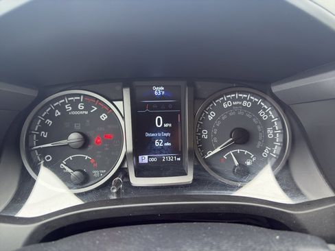 Used 2022 Toyota Tacoma TRD Sport image 14