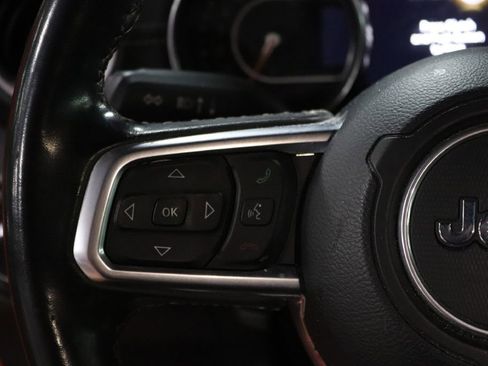 Used 2019 Jeep Wrangler Unlimited Sahara image 27