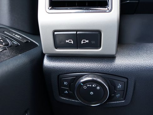 Used 2022 Ford F250 Lariat w/ FX4 Off-Road Package image 14