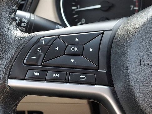 Used 2020 Nissan Rogue SV image 20