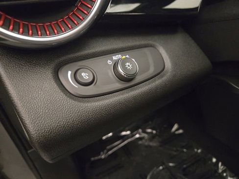 Certified 2025 Chevrolet Trax RS w/ Sunroof Package image 6