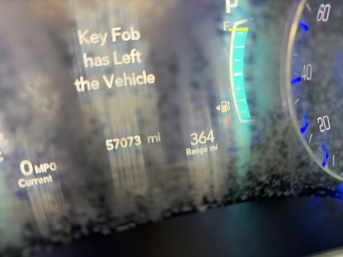 Used 2024 Chrysler Pacifica Touring-L FWD image 8