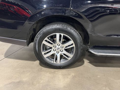 Used 2023 Ford Expedition XLT AWD/4WD image 42