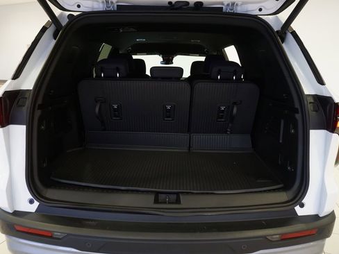 Used 2025 Chevrolet Traverse LT w/ LPO, Floor Liner Package image 28