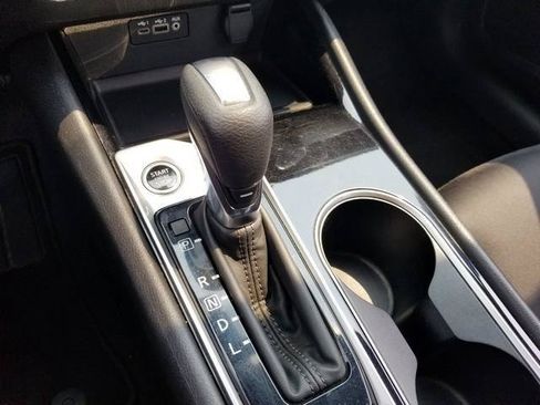Used 2024 Nissan Altima 2.5 SV FWD image 17