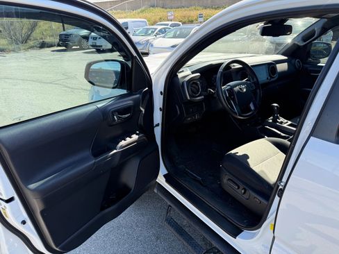 Used 2020 Toyota Tacoma TRD Sport image 14