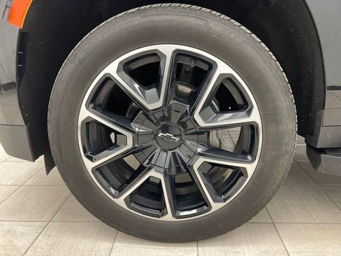 Used 2023 Chevrolet Suburban RST w/ Luxury Package image 8