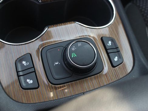 Used 2021 GMC Acadia SLE w/ Driver Convenience Package FWD image 23