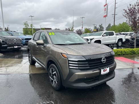 Used 2025 Nissan Kicks SV FWD image 7