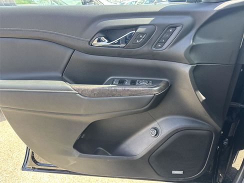 Used 2023 GMC Acadia Denali w/ Black Diamond Edition image 32