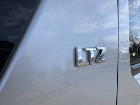 Used 2010 Chevrolet Suburban LTZ AWD/4WD image 10