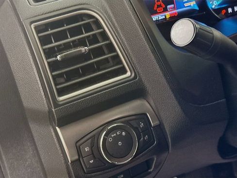 Used 2018 Ford Explorer XLT AWD/4WD image 11