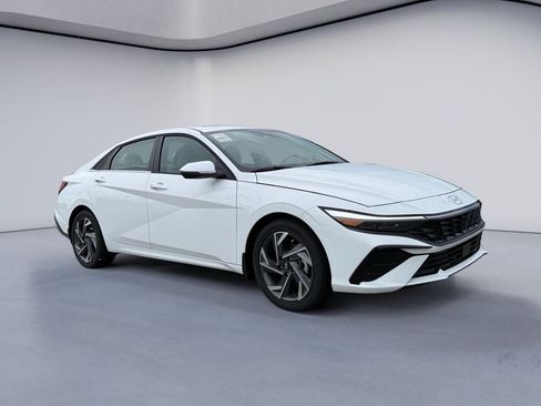 New 2026 Hyundai Elantra Limited FWD image 7