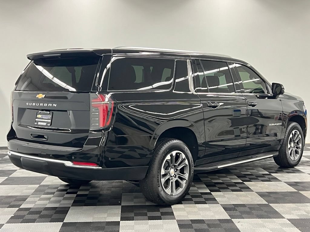 Used 2026 Chevrolet Suburban LS AWD/4WD image 7