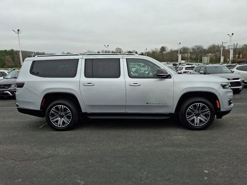 Certified 2024 Jeep Wagoneer L Series II w/ Flexible Seating Group AWD/4WD image 9