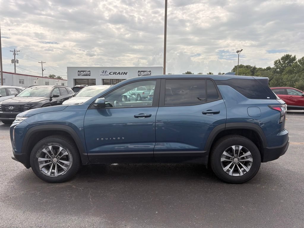 Used 2025 Chevrolet Equinox LT w/ Safety and Technology Package FWD image 4