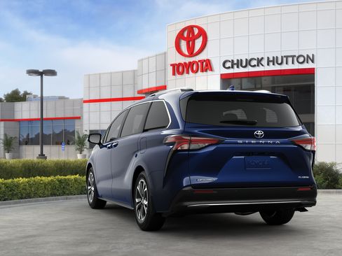 Used 2025 Toyota Sienna Platinum AWD/4WD image 36