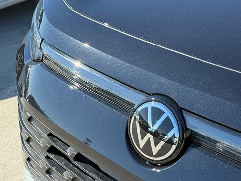 New 2026 Volkswagen Tiguan SE image 4