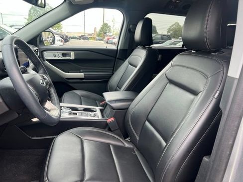 Used 2024 Ford Explorer XLT w/ Equipment Group 202A AWD/4WD image 20
