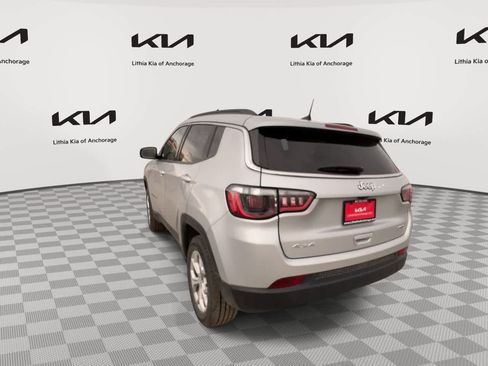 Used 2024 Jeep Compass Latitude AWD/4WD image 8