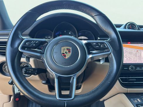 Used 2021 Porsche Macan AWD/4WD image 18