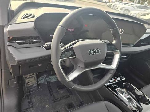 New 2025 Audi Q6 e-tron Premium image 28