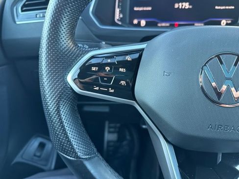 Certified 2022 Volkswagen Tiguan SEL R-Line image 21