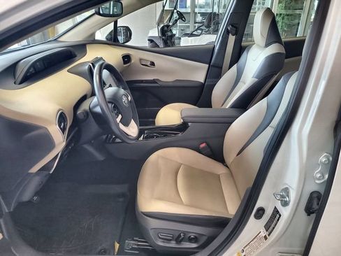 Used 2018 Toyota Prius Four FWD image 12