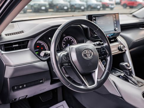 Used 2021 Toyota Venza LE AWD/4WD image 9