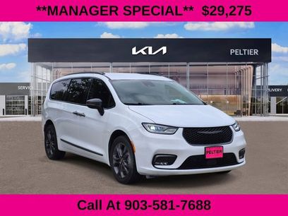 Used 2023 Chrysler Pacifica Touring-L w/ Road Tripper Package