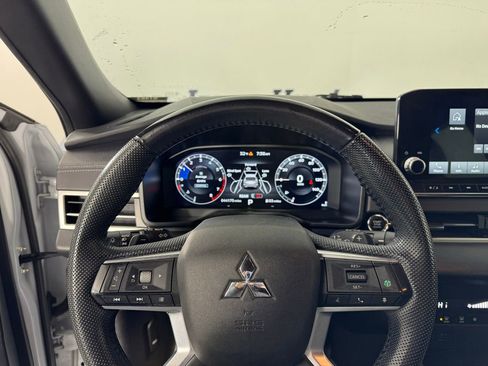 Used 2023 Mitsubishi Outlander SE Black Edition image 21