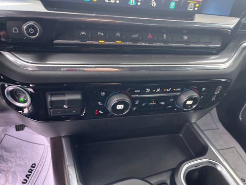 Used 2023 Chevrolet Silverado 1500 High Country w/ Technology Package image 15