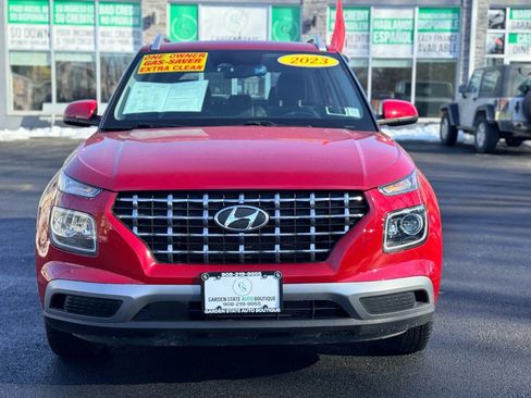 Used 2023 Hyundai Venue Limited image 2