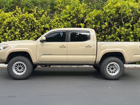 Used 2019 Toyota Tacoma SR5 AWD/4WD image 7