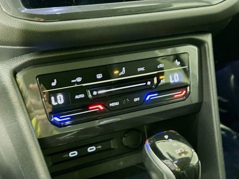 Used 2023 Volkswagen Tiguan SE w/ Panoramic Sunroof Package image 21