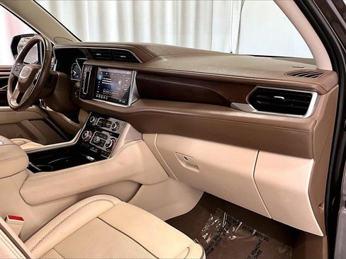 Used 2021 GMC Yukon Denali w/ Denali Premium Package image 28